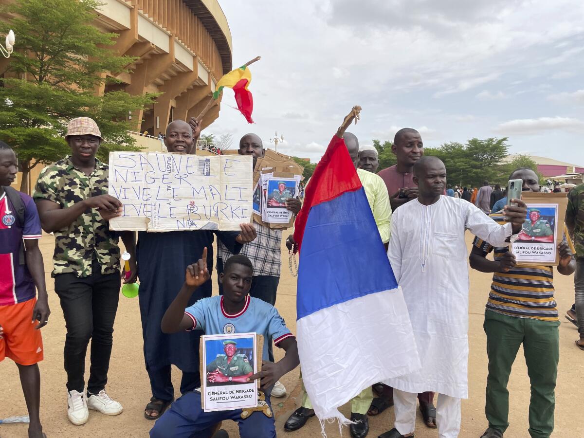 Supporters of Niger's military junta rally, wave Russian flag