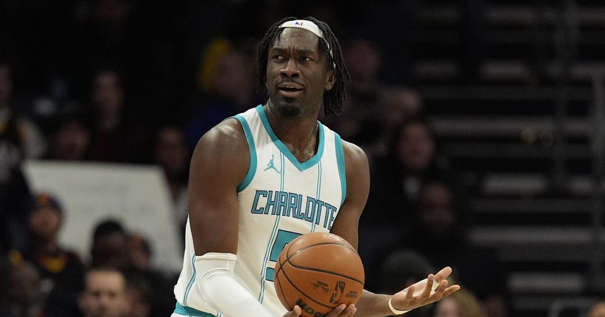 Lakers' trade for Charlotte's Mark Williams rescinded after failed physical