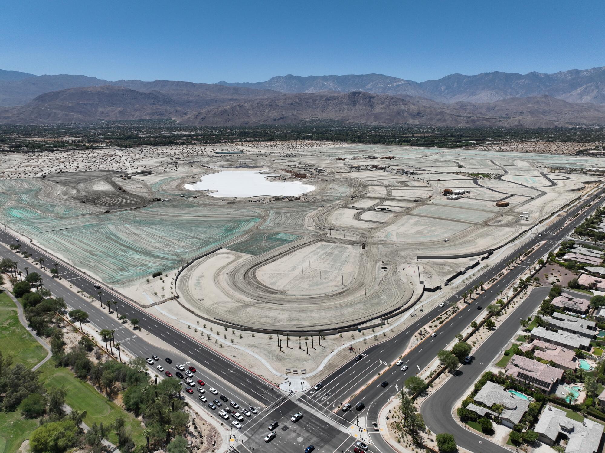 Une oasis artificielle appelée Cotino Bay, et Disney la présente comme la pièce maîtresse du projet. 