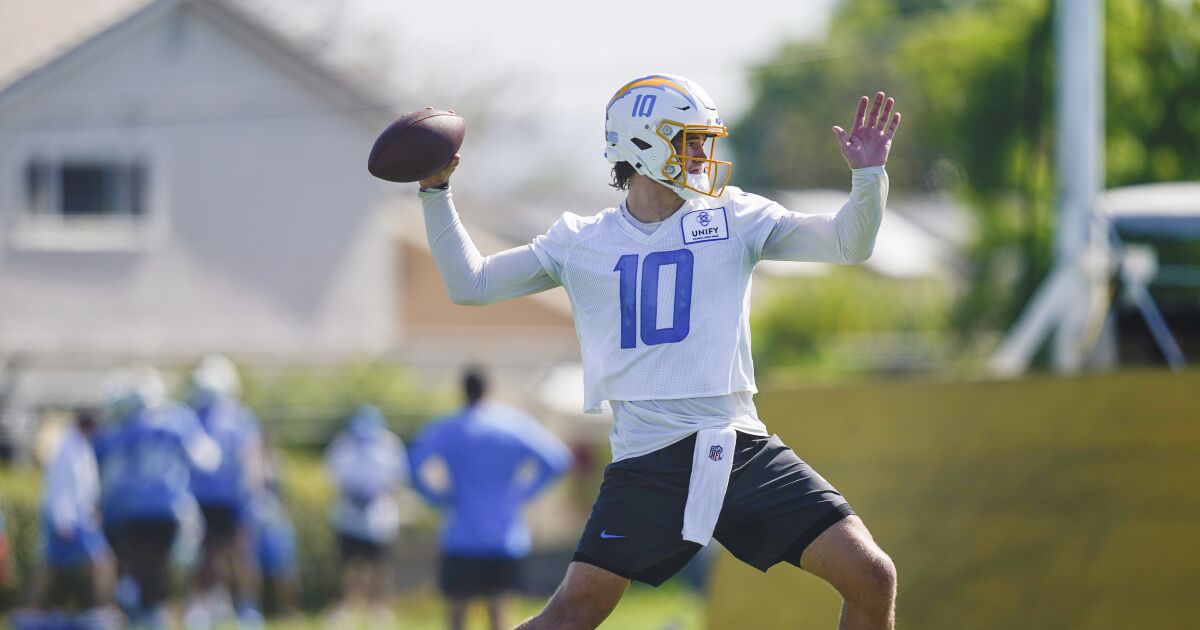 Contract signed, Justin Herbert opens Chargers camp with some on-the-money throws