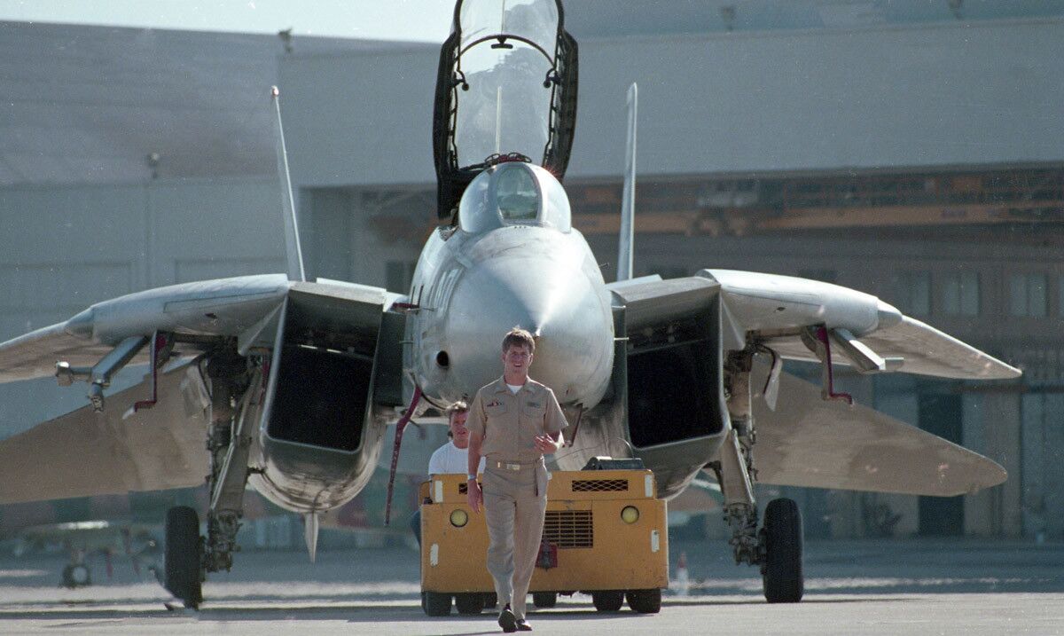 John Semcken serves as the Navy's liaison for "Top Gun," being filmed at Miramar Naval Air Station on July 27, 1985. (Photo by Charles Starr/San Diego Union-Tribune) User Upload Caption: U-T file photos of pilots and planes at Miramar Naval Air Station during the filming of Paramount Pictures "Top Gun" movie in the summer of 1985.