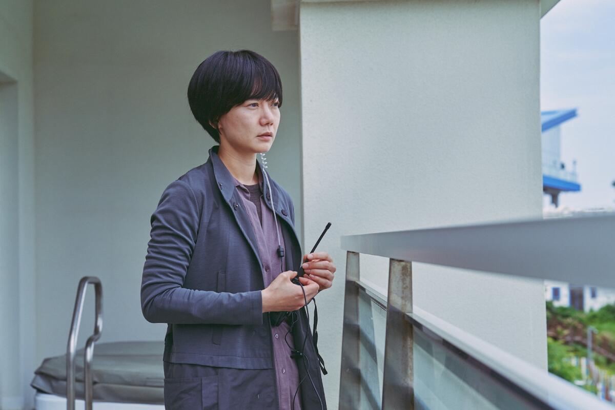 Broker' review: Hirokazu Kore-eda's tender two men and a baby - Los Angeles Times