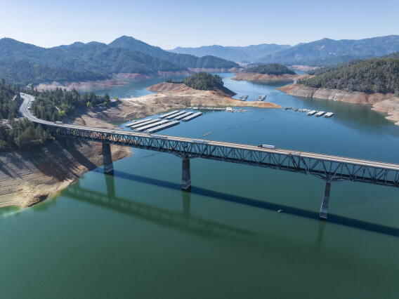 Lake Shasta Spring Striking before-and-after photos: Parched Lake Shasta is transformed ...