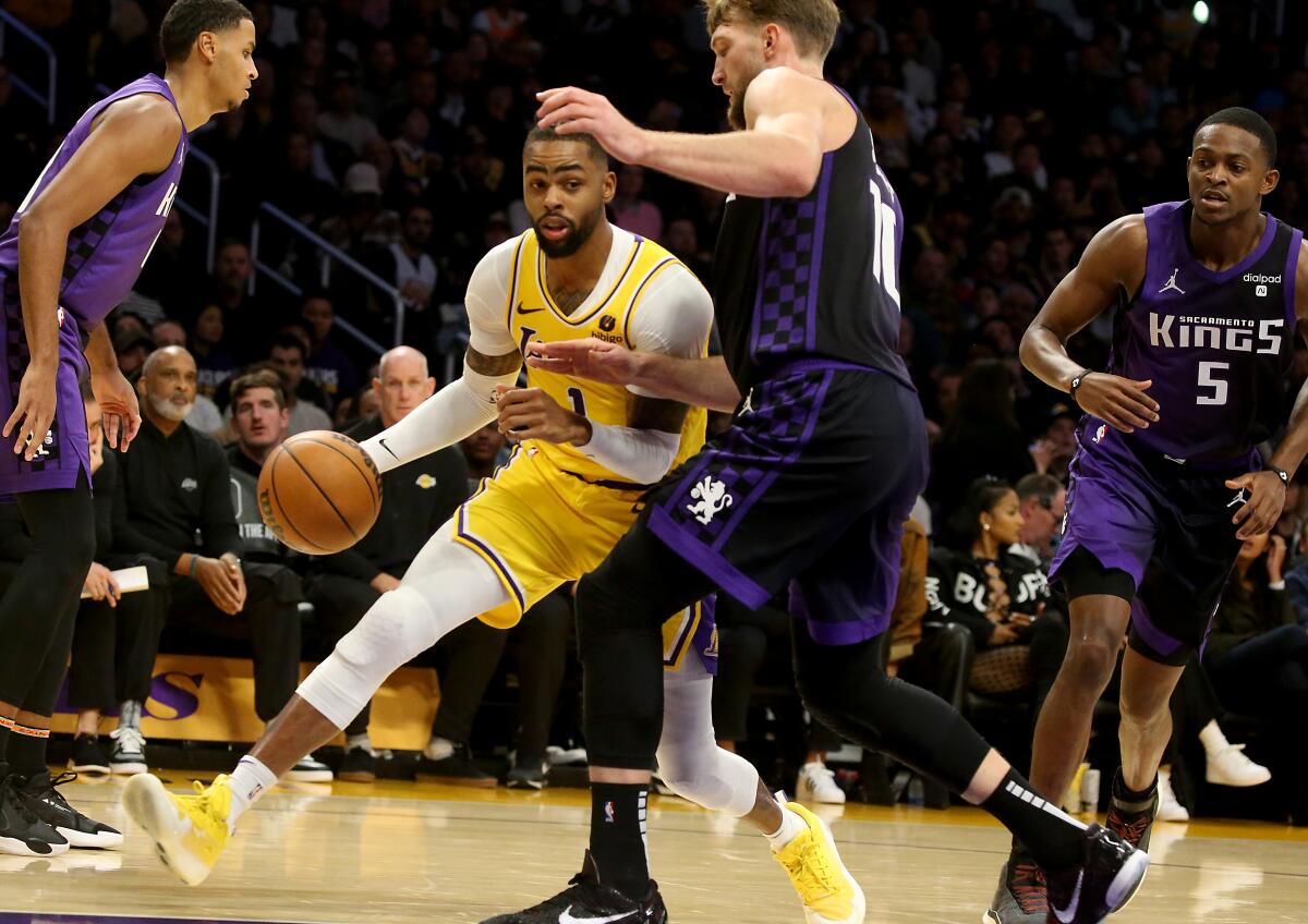 D'Angelo Russell drives to the basket against Kings center Domantas Sabonis in the first half.