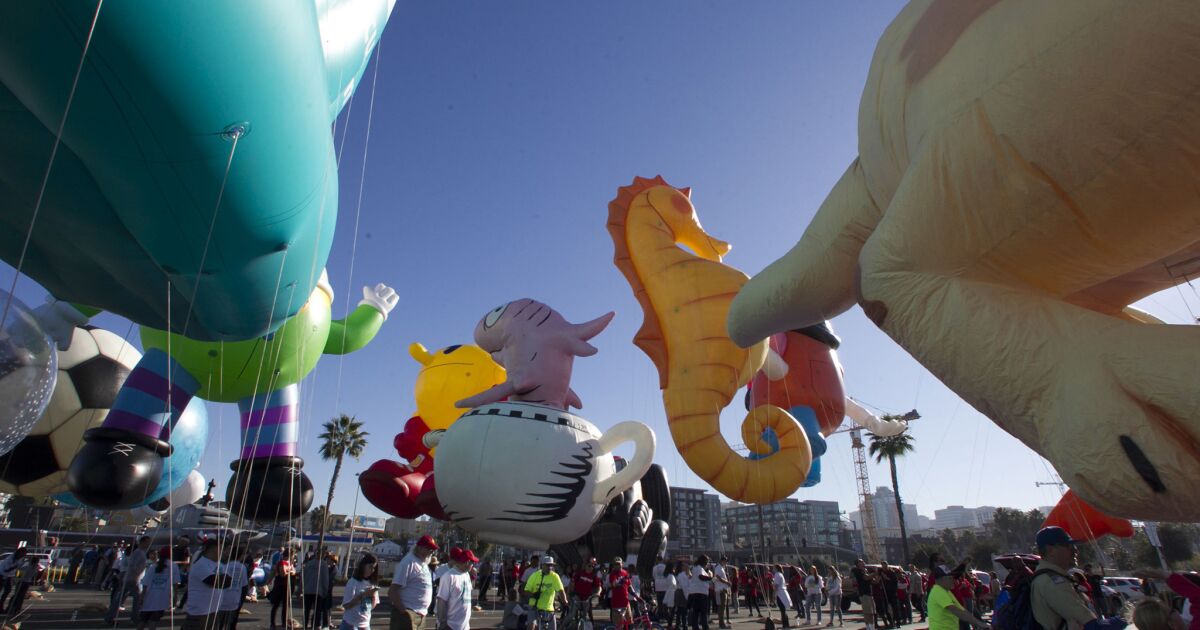 40th Holiday Bowl Parade floats down Harbor Drive The San Diego Union