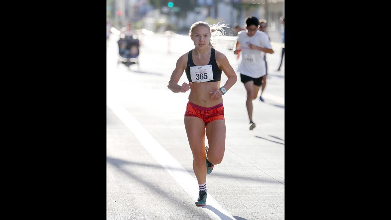 Photo Gallery: Large crowd up early for the annual Burbank YMCA Turkey Trot