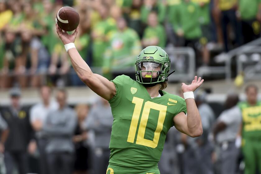 EUGENE, OR - SEPTEMBER 08: Quarterback Justin Herbert #10 of the Oregon Ducks throws a touchdown pass during the first quarter of the game against the Portland State Vikings at Autzen Stadium on September 8, 2018 in Eugene, Oregon. (Photo by Steve Dykes/Getty Images)