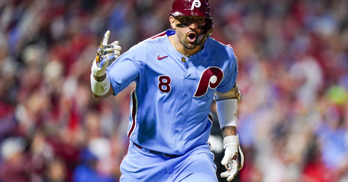 Why are the Phillies wearing blue uniforms in the NLDS? 