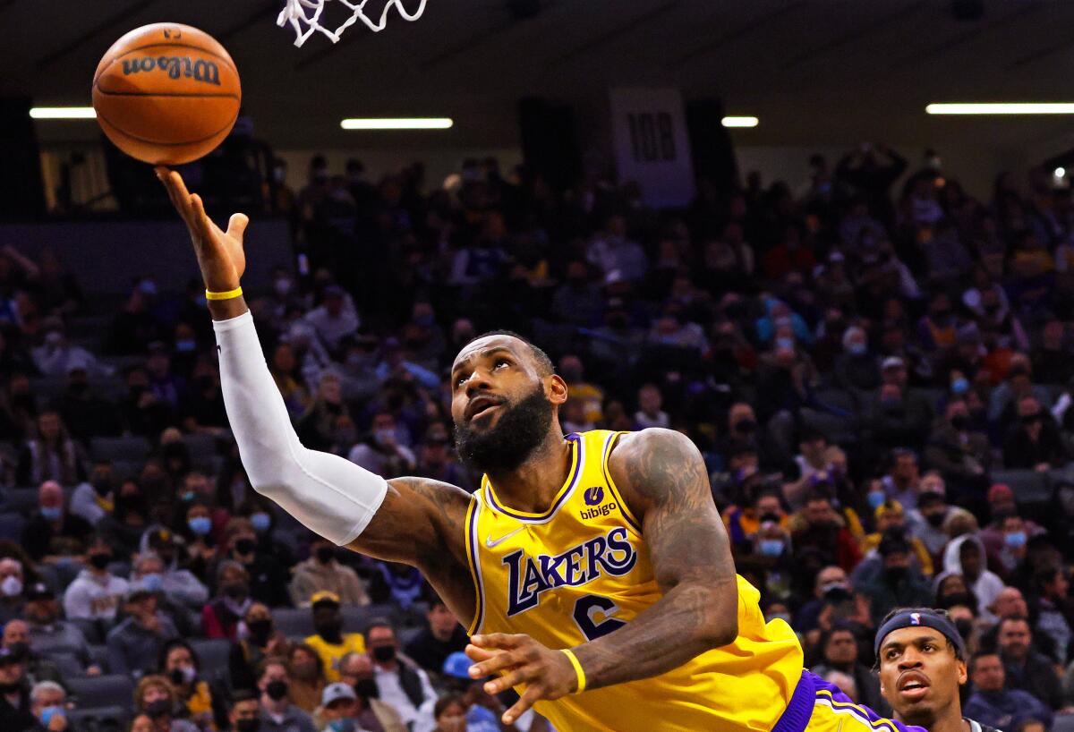 Los Heat y los Bucks aprietan en el Este mientras los Lakers sobreviven