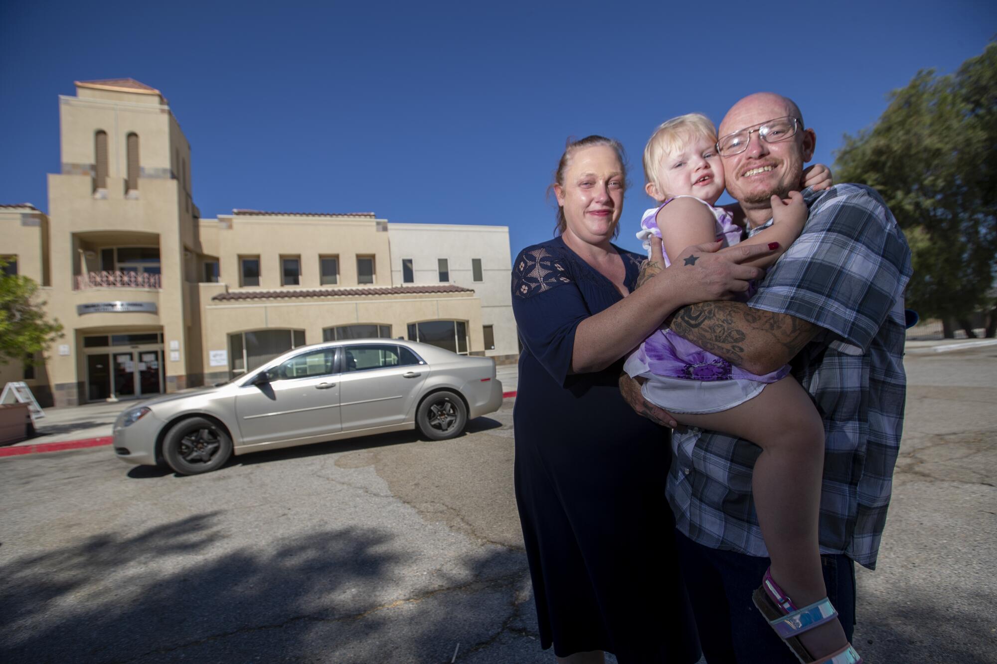 Jade and Sam Campbell, 43, hold their daughter, Elizabeth, 4, and give thanks to the employees.