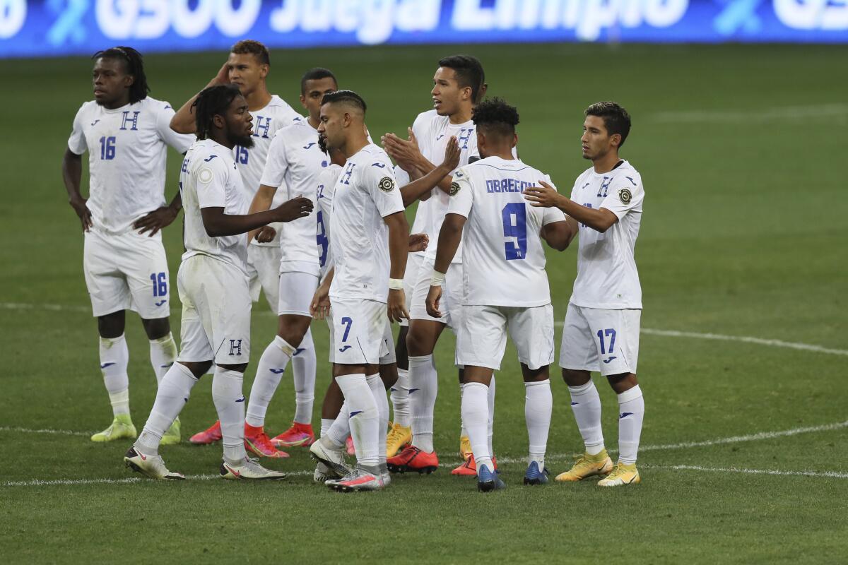 Honduras' Juan Carlos Obregon (9)