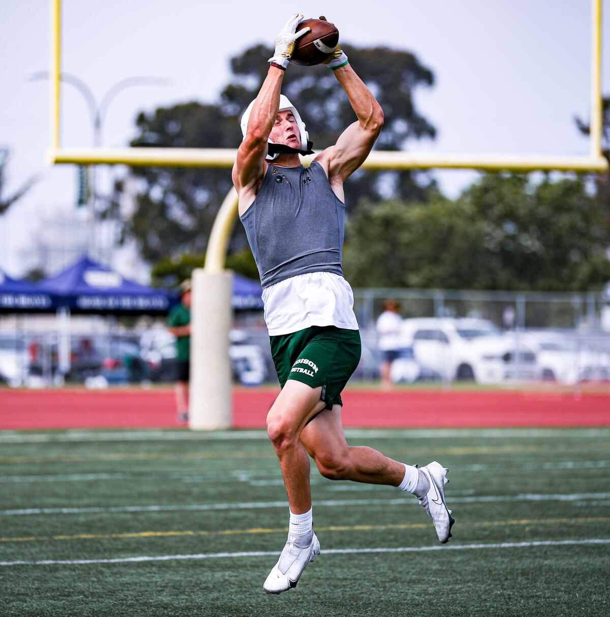 Mason York of Edison makes a catch on a pass above his head.