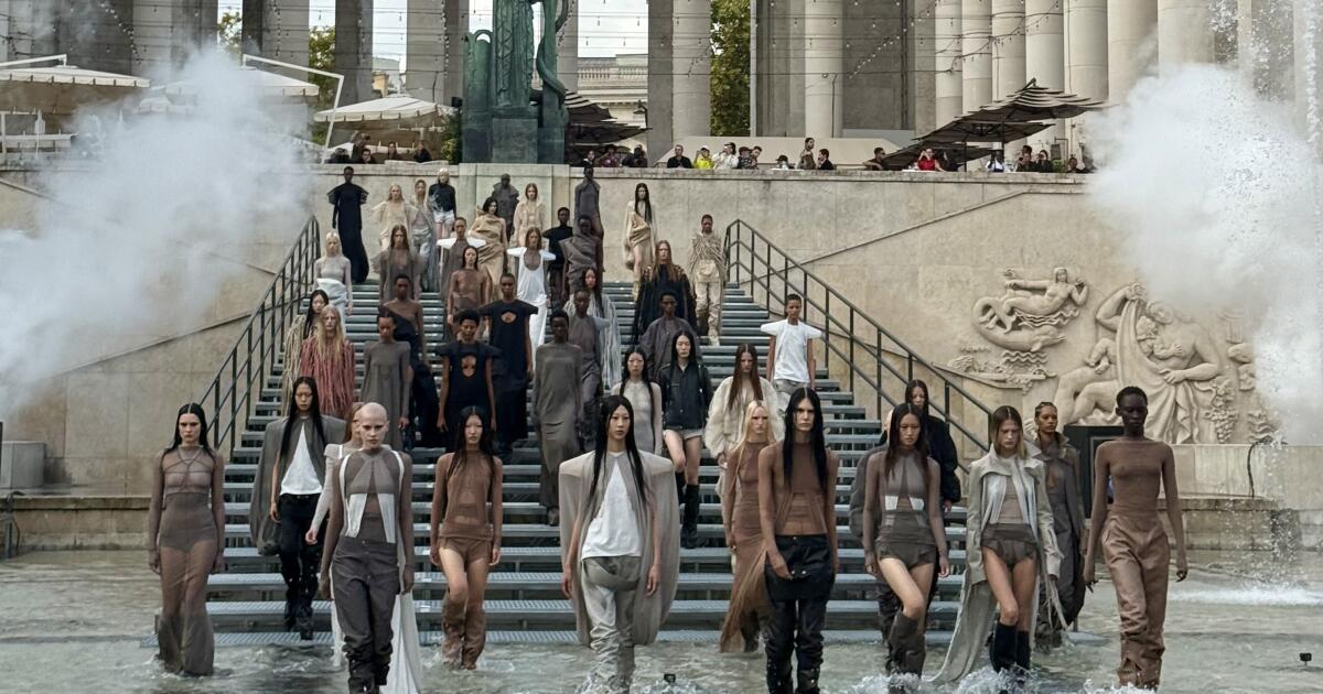 Um diário visual da Paris Fashion Week, em grande parte através dos olhos do nosso diretor de moda Um diário visual da Paris Fashion Week, em grande parte através dos olhos do nosso diretor de moda
