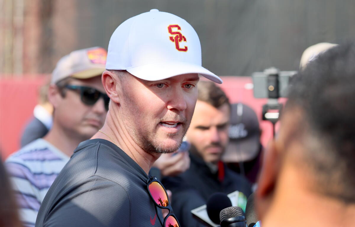 Lincoln Riley Isc Coach USC kicks off spring football practice with influx of young talent ...