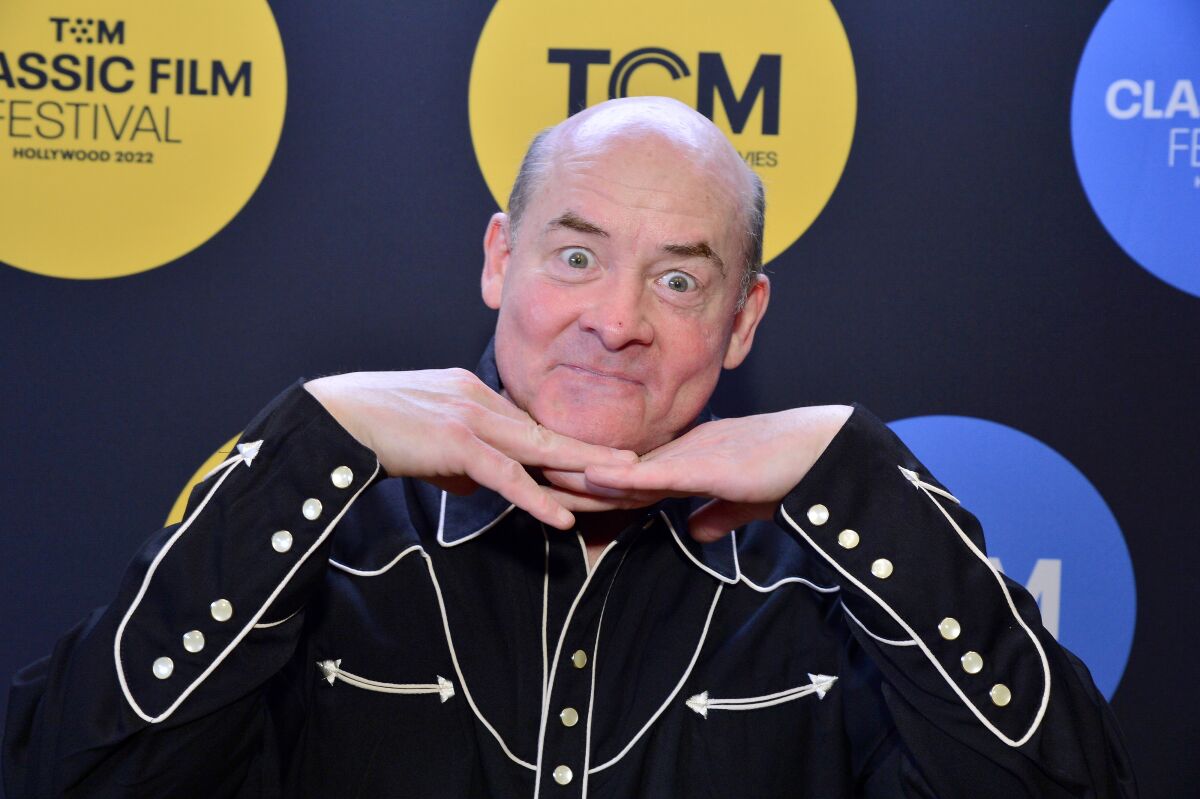 L'ospite speciale David Koechner partecipa a una lettura dal vivo di "Ho sposato un mostro venuto dallo spazio."