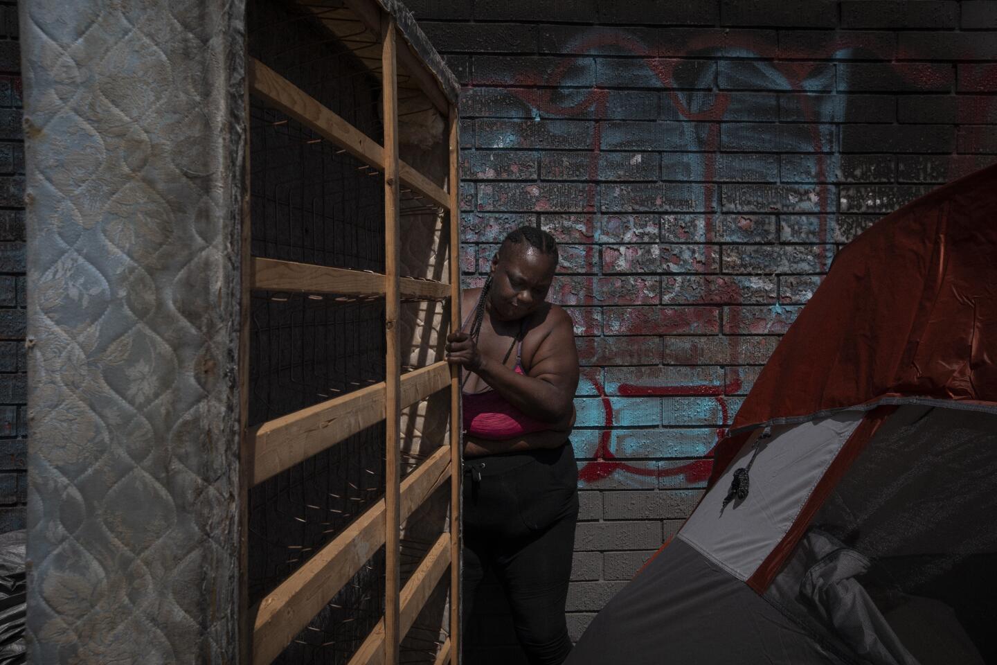 LOS ANGELES, CA JUNE 26, 2018: Leneace Pope, known as ÒNiecyÓ for short moves her mattress into her tent near West 39th Street and South Broadway in Los Angeles, CA June 26, 2018. (*Editors Note: Contact photo editor Mary Cooney should you have any questions. Please do not use this image for other stories. This image is for a future project by writer Tom Curwen.) (Francine Orr/ Los Angeles Times)