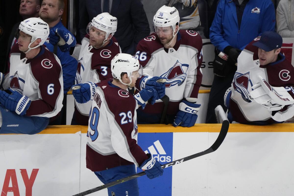 Colorado Avalanche win Central Division title with victory over