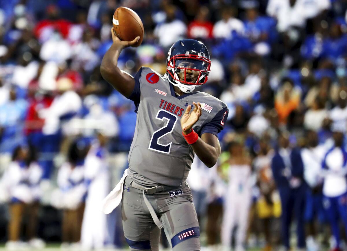 Do Deion Sanders, Jackson State have best football uniforms in SWAC?