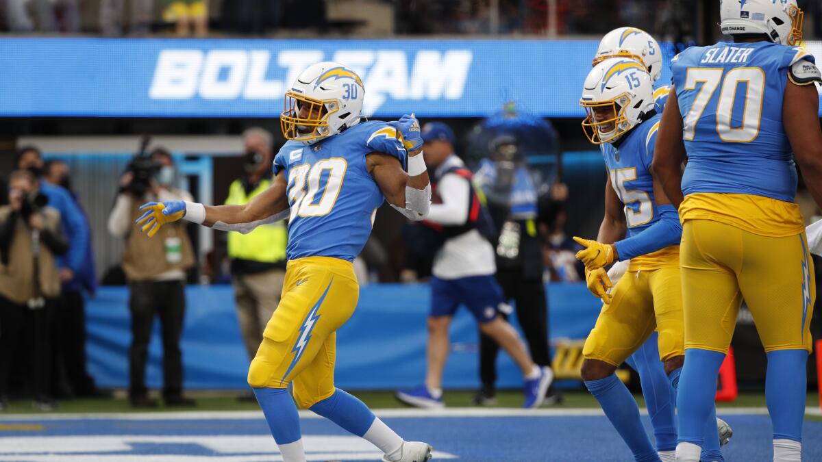 Chargers resurrect playoff aspirations with win over Broncos - Los