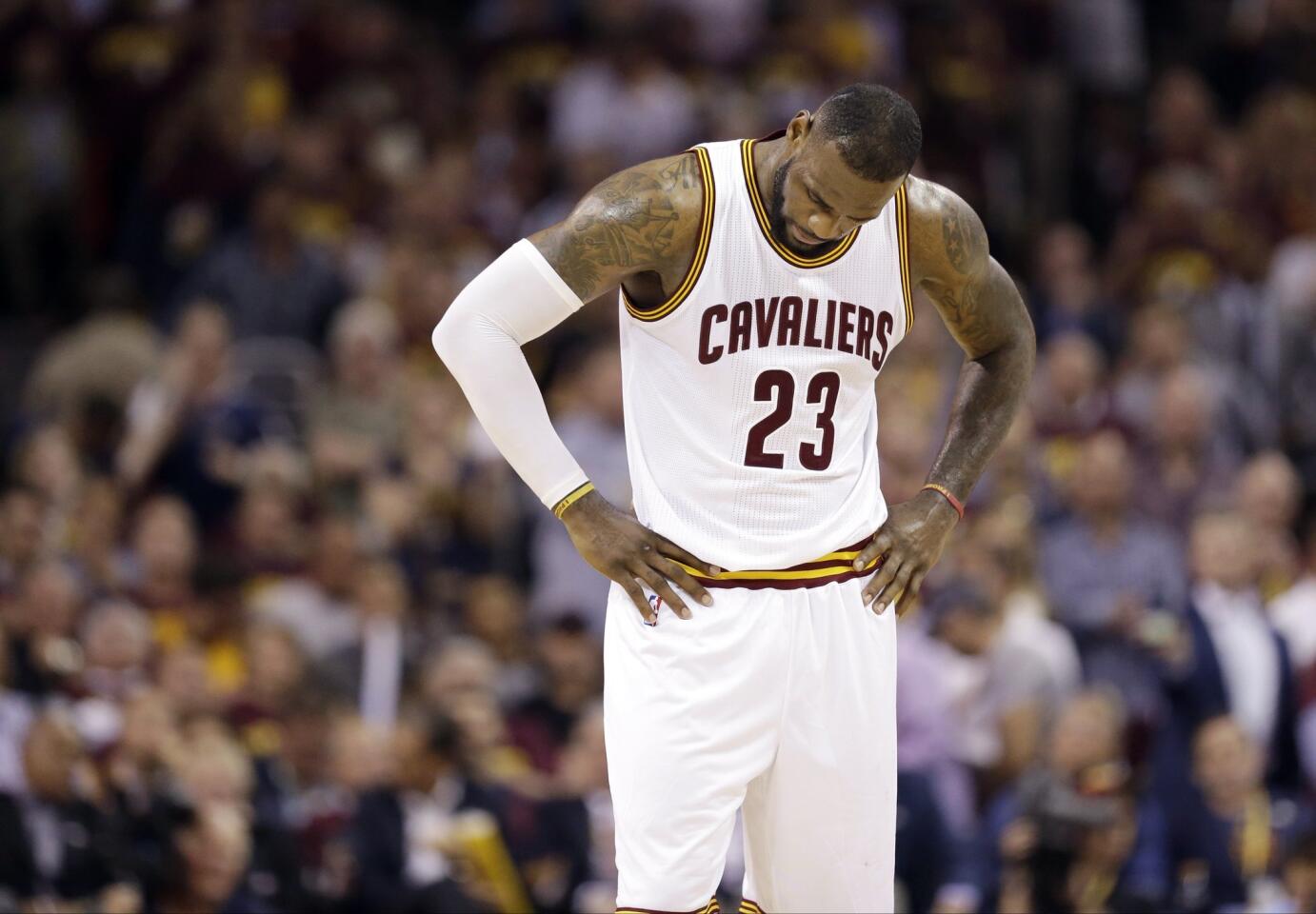 LeBron James y sus Cleveland Cavaliers, en la orilla.