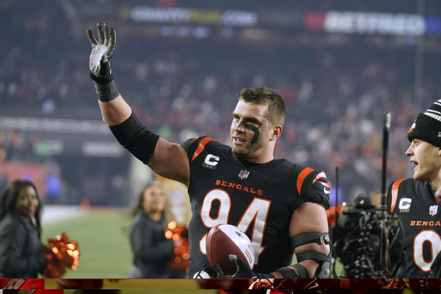 Sam Hubbard touchdown leads Cincinnati Bengals past Baltimore Ravens