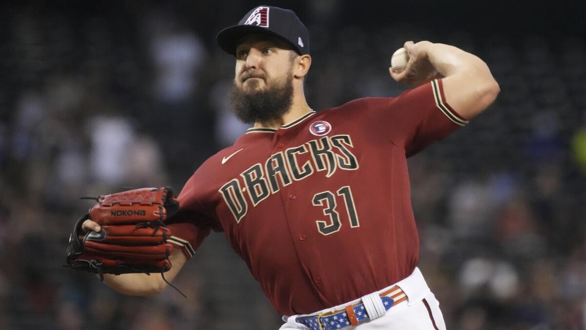 D-backs outfielder David Peralta exits game with right trap tightness