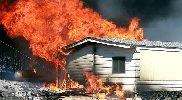 Nevada: Building burns in Topaz Ranch Estates fire