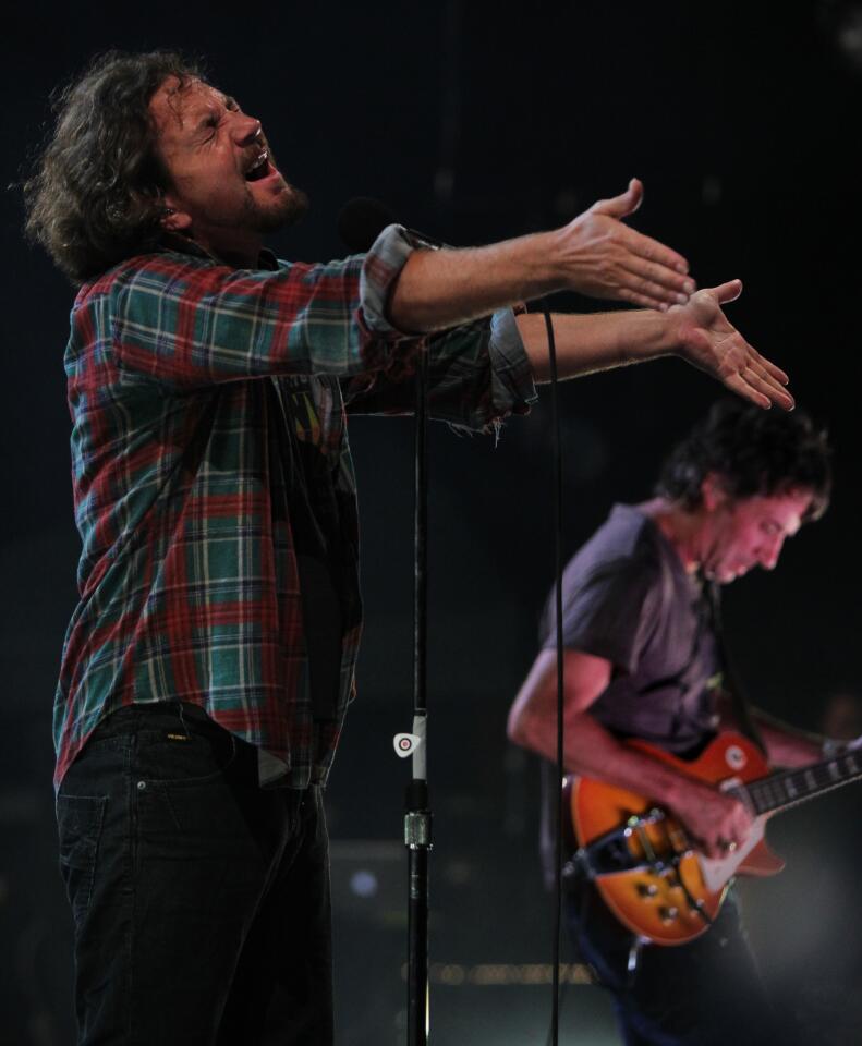 ct--pearl-jam-at-alpine-for-20th-anniversary-t-016
