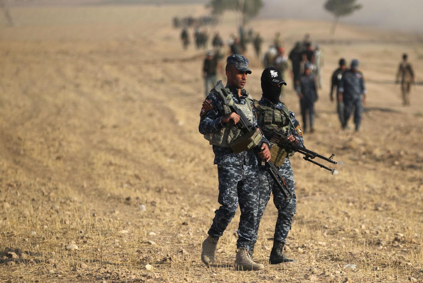Iraqi soldiers advance