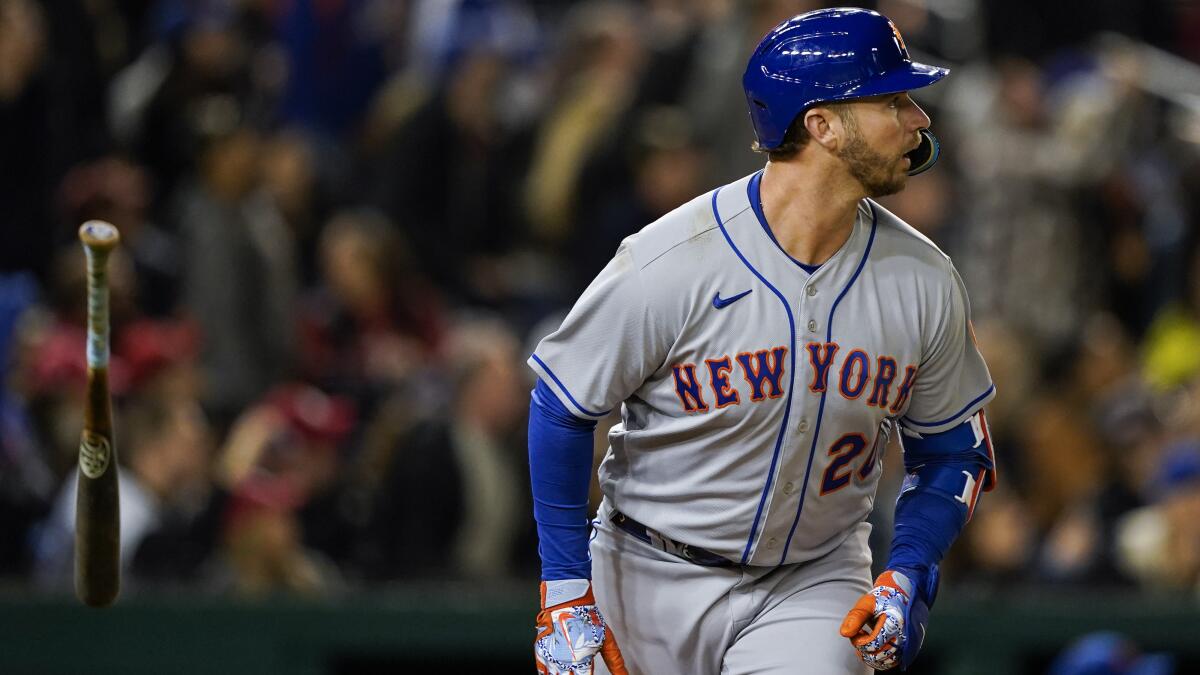 Pete Alonso hits first career grand slam with bat flip