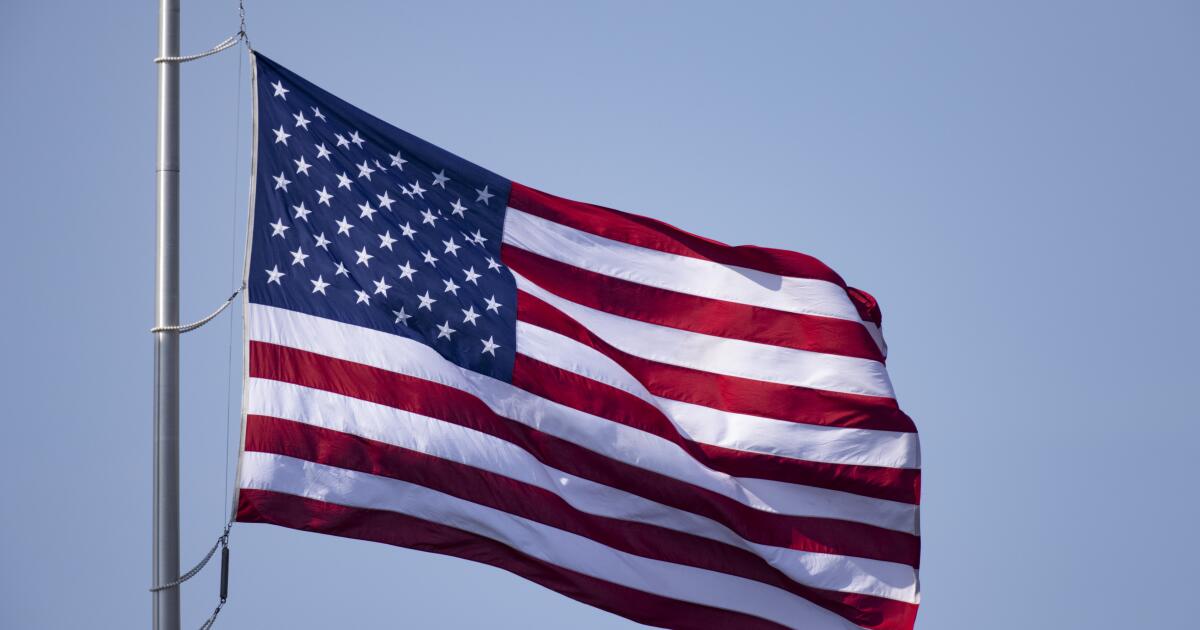 Bayrak yakma rahatsız edici olabilir, ancak bu onu yasadışı yapmaz