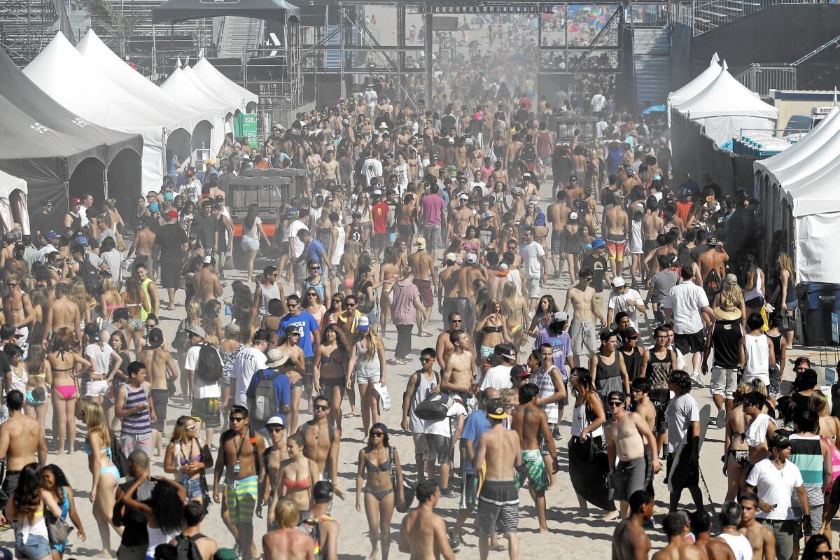 The U.S. Open of Surfing at the Huntington Beach Pier annually attracts hundreds of thousands of fans from all over the world, so it is advised that getting there early is a good idea.
