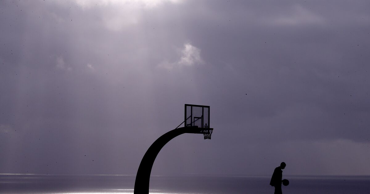 Snowmaker storm of epic proportions shifting into SoCal Snowmaker storm of epic proportions shifting into SoCal