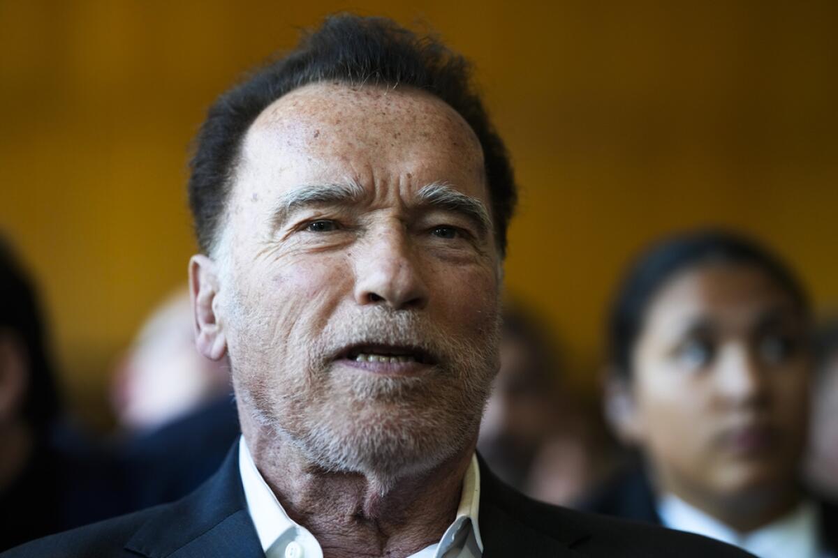 ARCHIVO - El exgobernador de California y actor Arnold