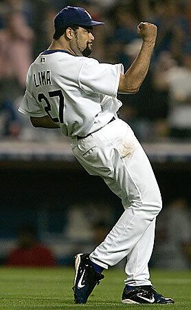 One more tip of the cap to Jose Lima, through pictures.