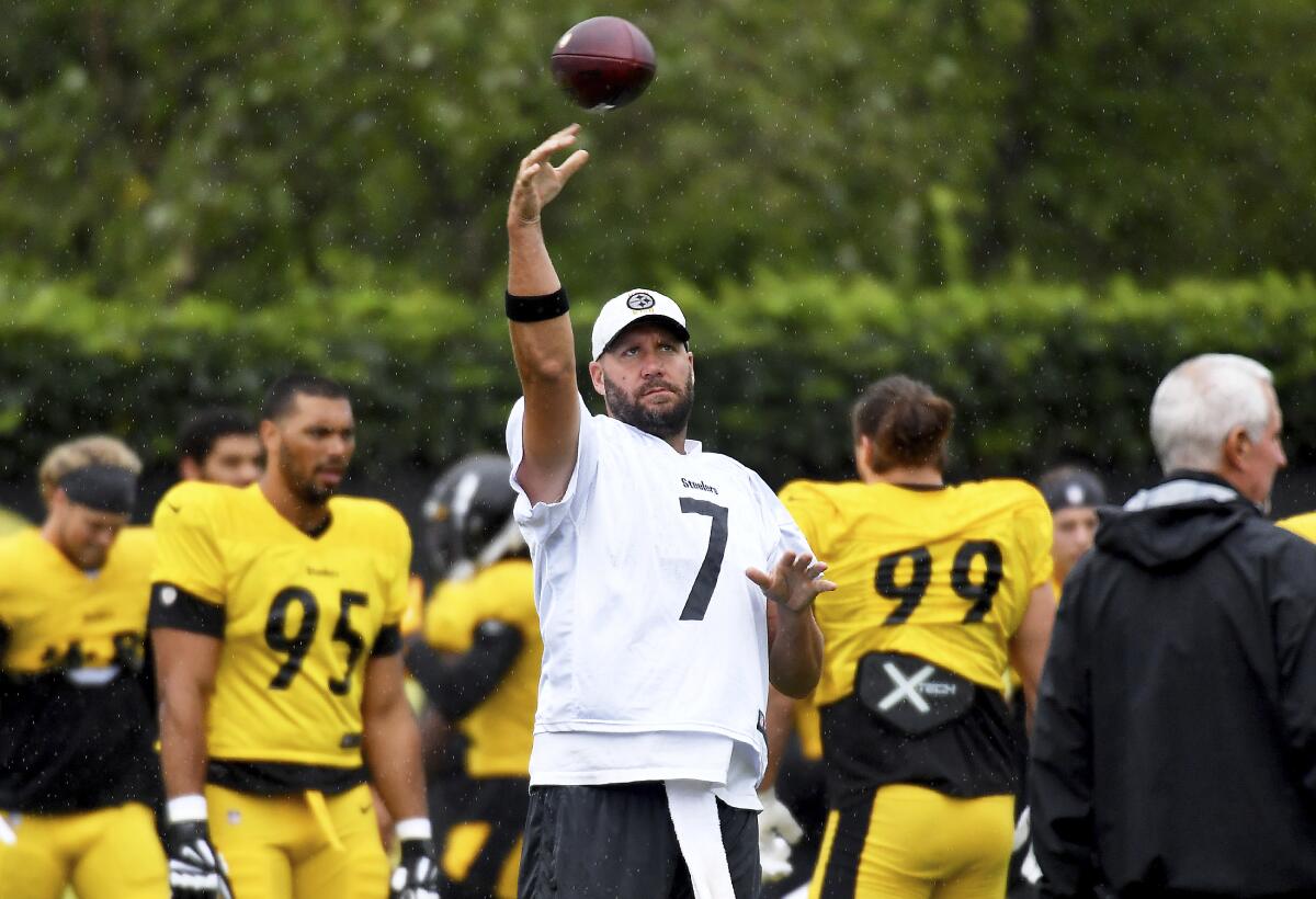 Pittsburgh Steelers quarterback Ben Roethlisberger warms up during the NFL football team's practice Wednesday, Sept. 8, 2021, in Pittsburgh. (Matt Freed/Pittsburgh Post-Gazette via AP)