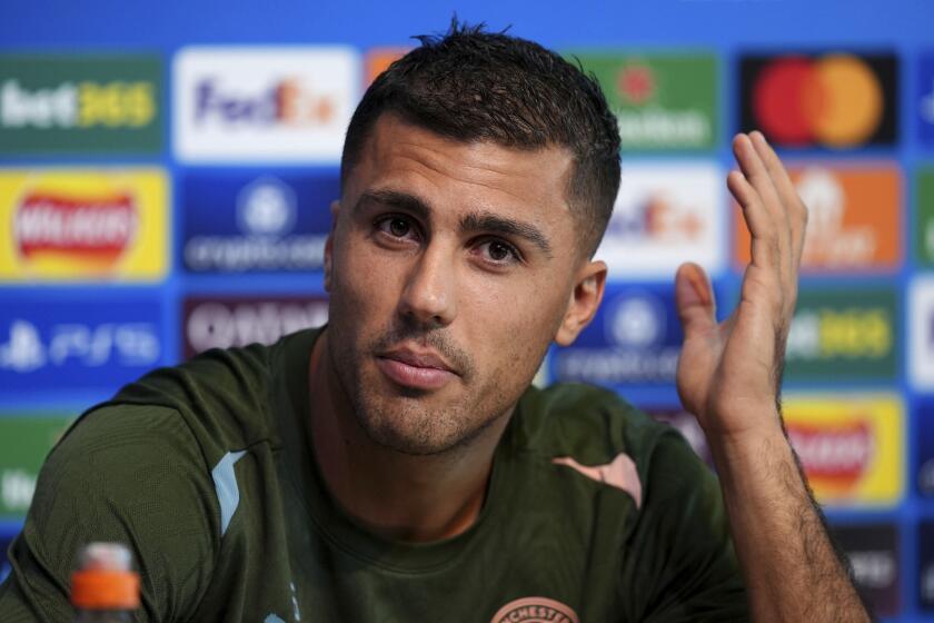 Rodri, centrocampista del Manchester City, durante una rueda de prensa, el martes 17 de septiembre de 2024, en Manchester. (Martin Rickett/PA vía AP)