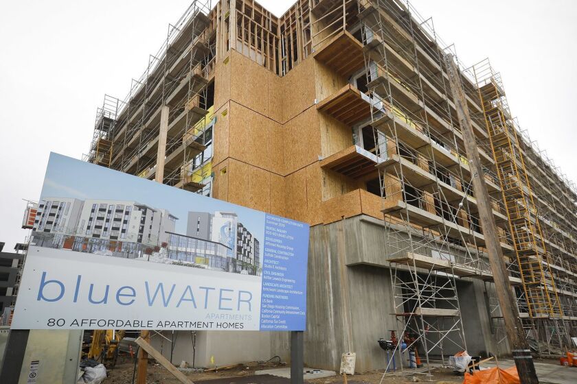 SAN DIEGO, CA 1/17/2019: Bluewater, the 80 apartment home complex being built at the corner of Fairmont Avenue and Twian Avenue, in Grantville. Photo by Howard Lipin/San Diego Union-Tribune/Mandatory Credit: HOWARD LIPIN SAN DIEGO UNION-TRIBUNE/ZUMA PRESS