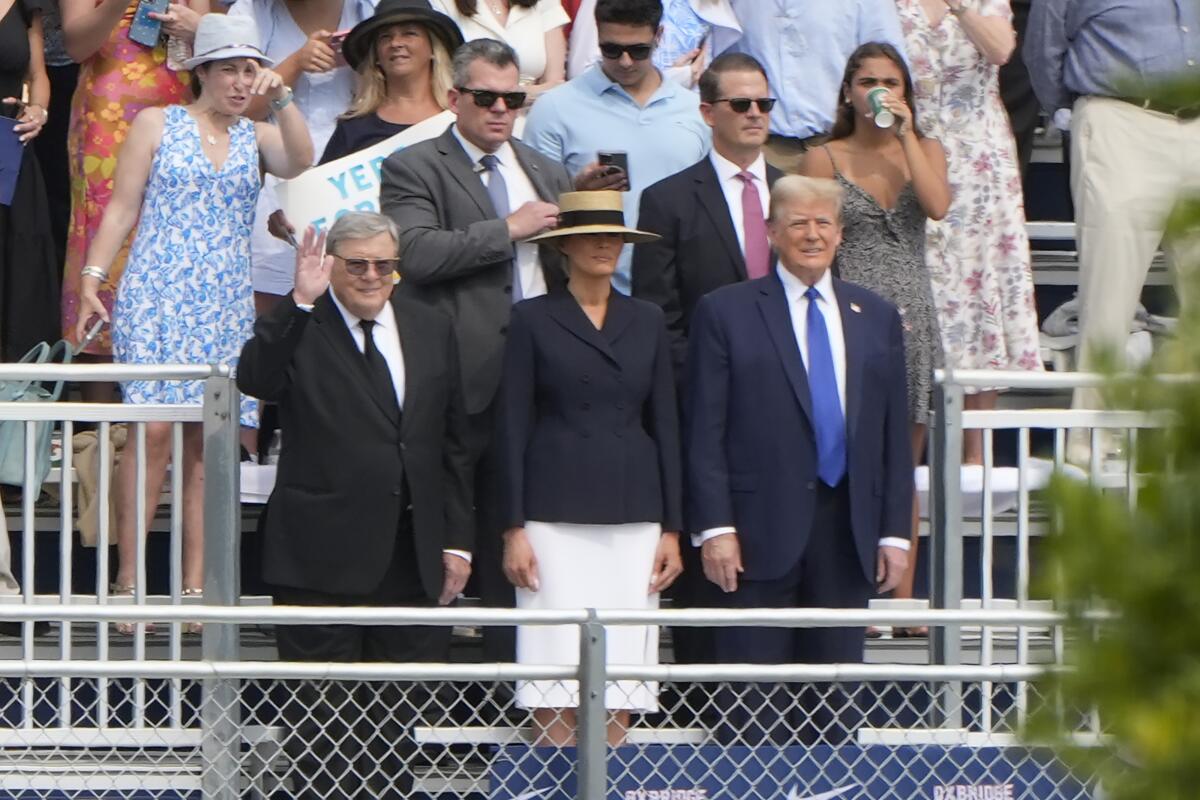 El expresidente de EEUU Donald Trump, acompañado por Melania Trump 