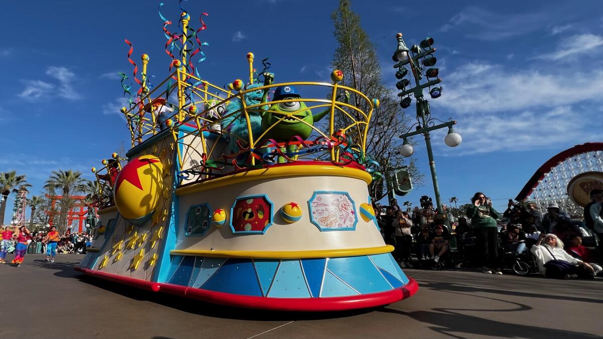 Disneyland inauguró hoy su nueva atracción Pixar Fest, inspirada en los personajes de sus películas 