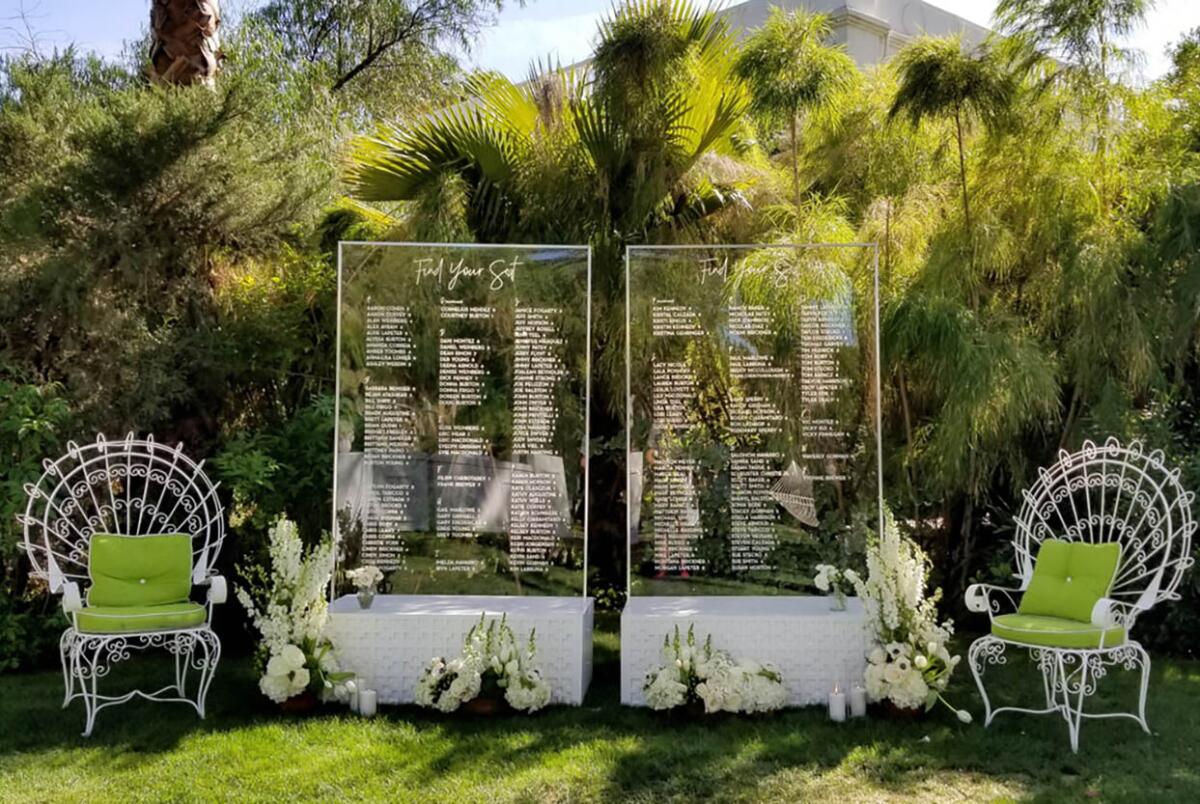 A wedding welcome table by Bleu Dahlia.