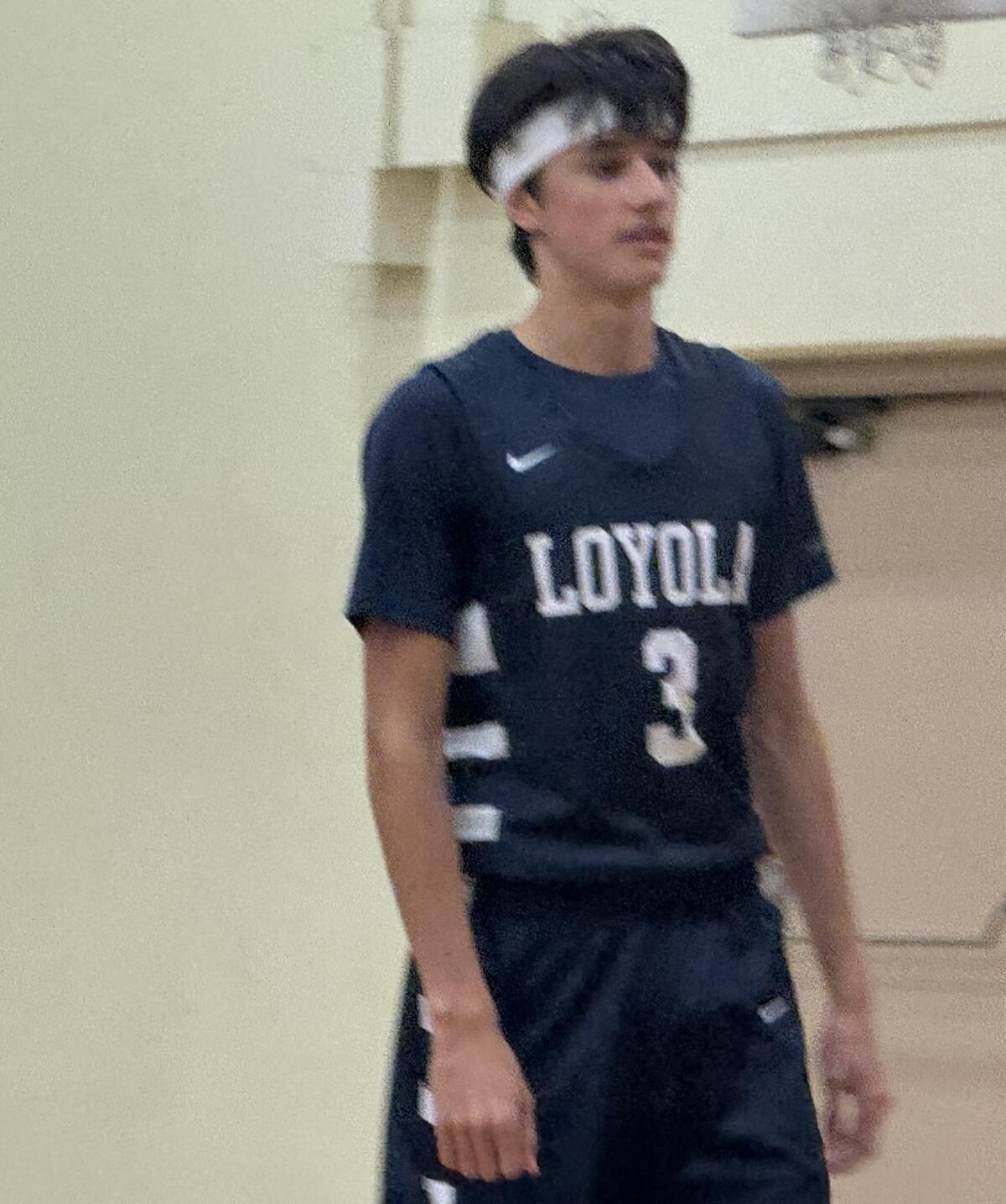 Jack Jeffery of Loyola scored 12 points and had an impressive dunk in win over Fairfax.