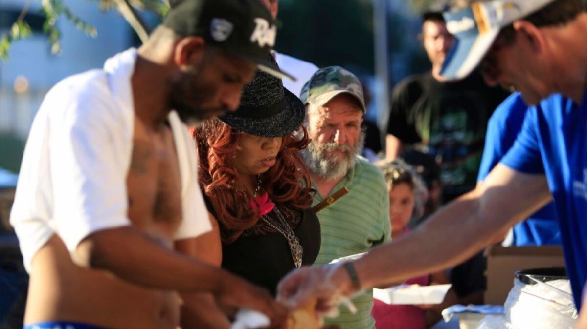 people giving food to the homeless