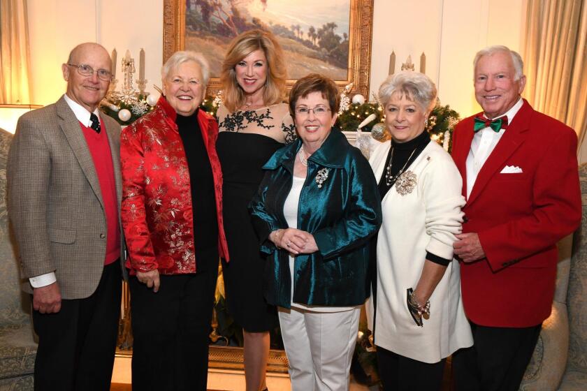Roger and Social Service League president Carole Renstrom, honorary chair Kristi Pieper, event co-chairs Suzanne Ward and Faye Kitchel and Jim Kitchel