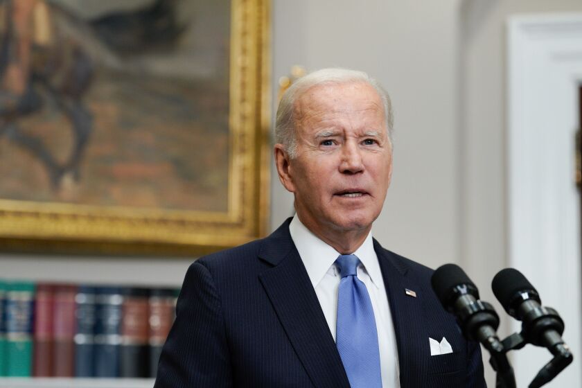 Biden admite que costará años revertir los daños provocados por Ian