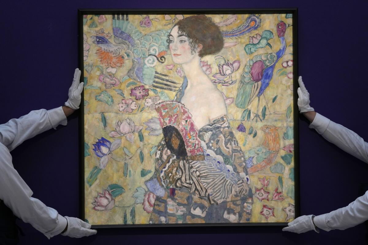 ARCHIVO - La pintura "Dame mit Faecher" ("Dama con abanico") de Gustav Klimtarchivo)