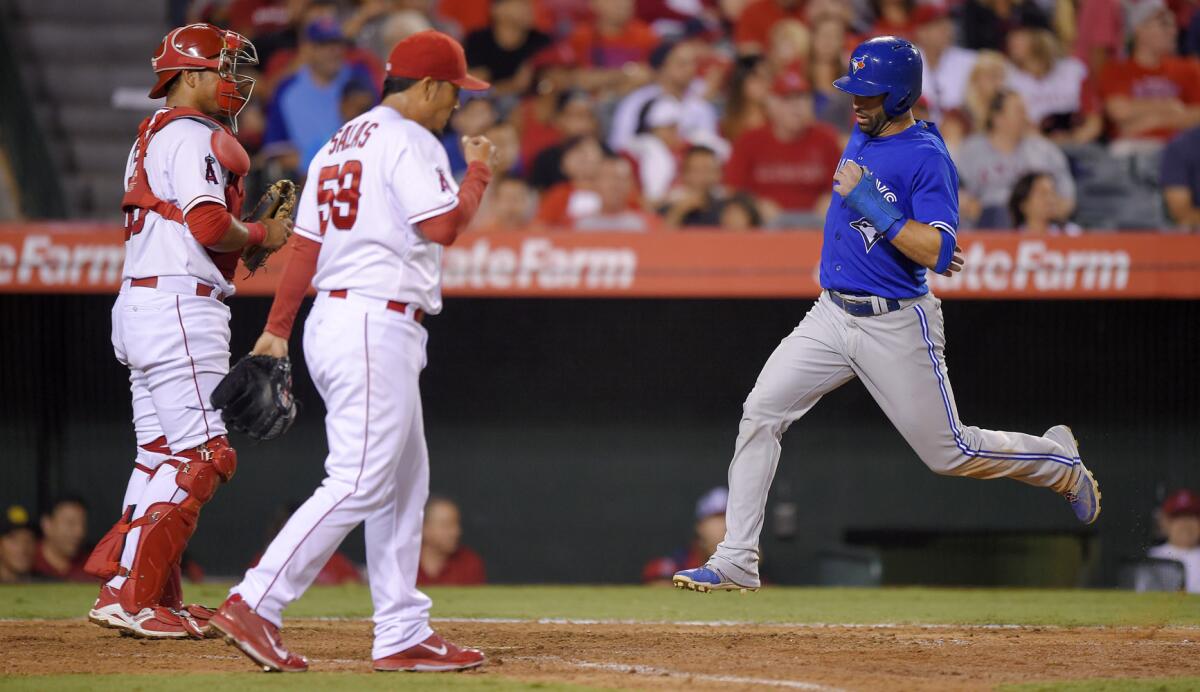 José Bautista (d) terminó de 5-3, con dos anotadas y dos remolcadas ante los Angels.