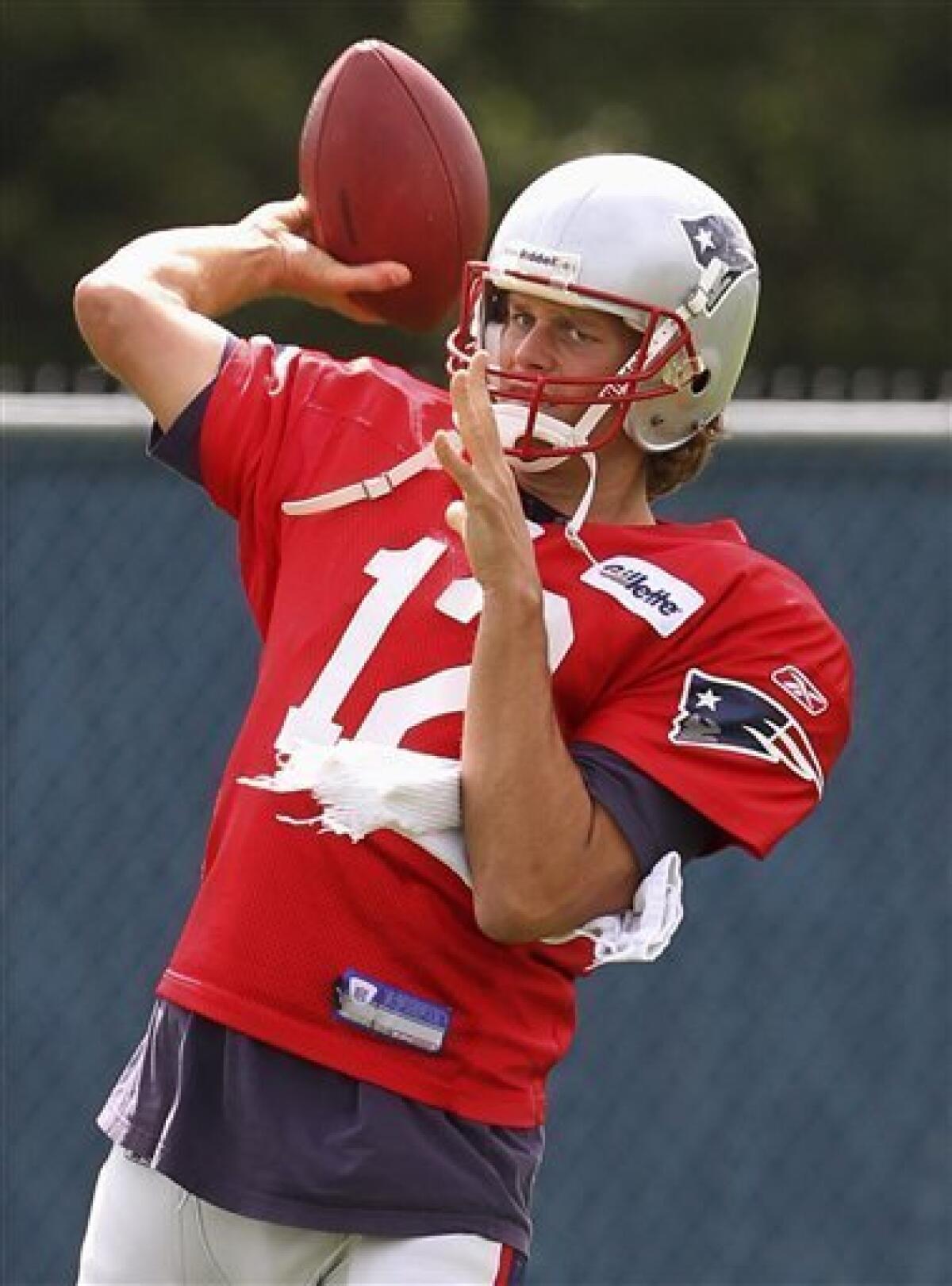 Former Patriots QB Tom Brady returns to Buccaneers practice after