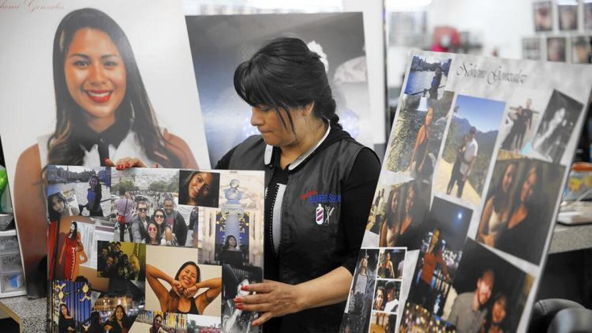 Beatriz González está rodeada de fotos de su hija, Nohemí, quien murió en los ataques terroristas de noviembre en París. ()