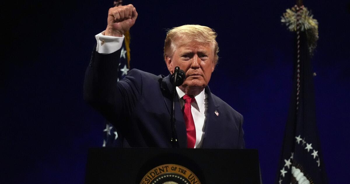 Trump enfoca patriotismo y divisionismo en celebración del 250 aniversario de EE.UU.